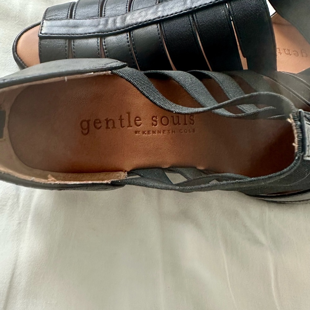 NWOT - Gentle Souls Sandals - Picture 4 of 4